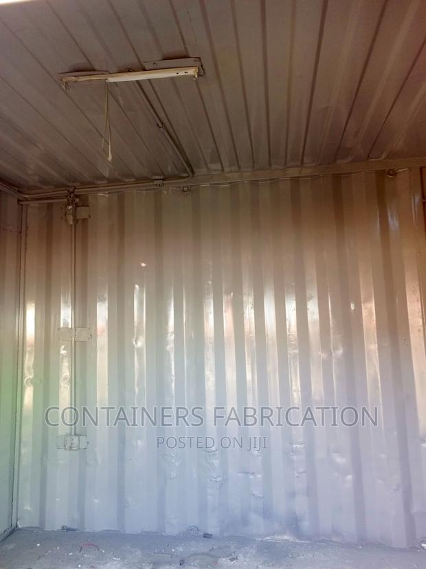 20ft With Two Stalls - thumbnail 3