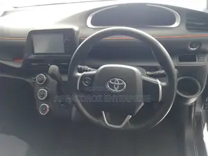 Toyota Sienta 1.5 AWD 2016 Matt Black