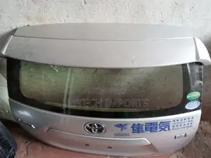 Toyota Auqua 2012 Rearboot