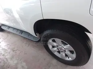 Toyota Land Cruiser Prado 2.8 2017 Pearl