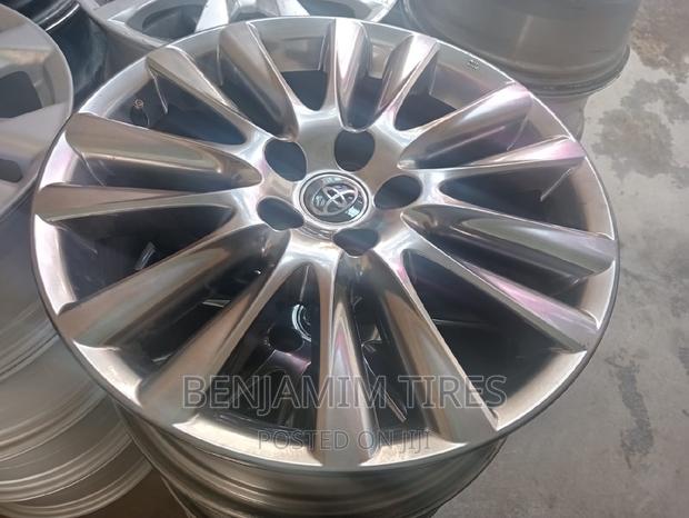 Original Rim Size 18 Inch for Toyota Harrier.