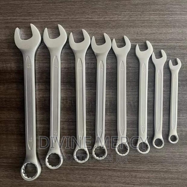 Spanners/Screw Drivers/Screwdriver