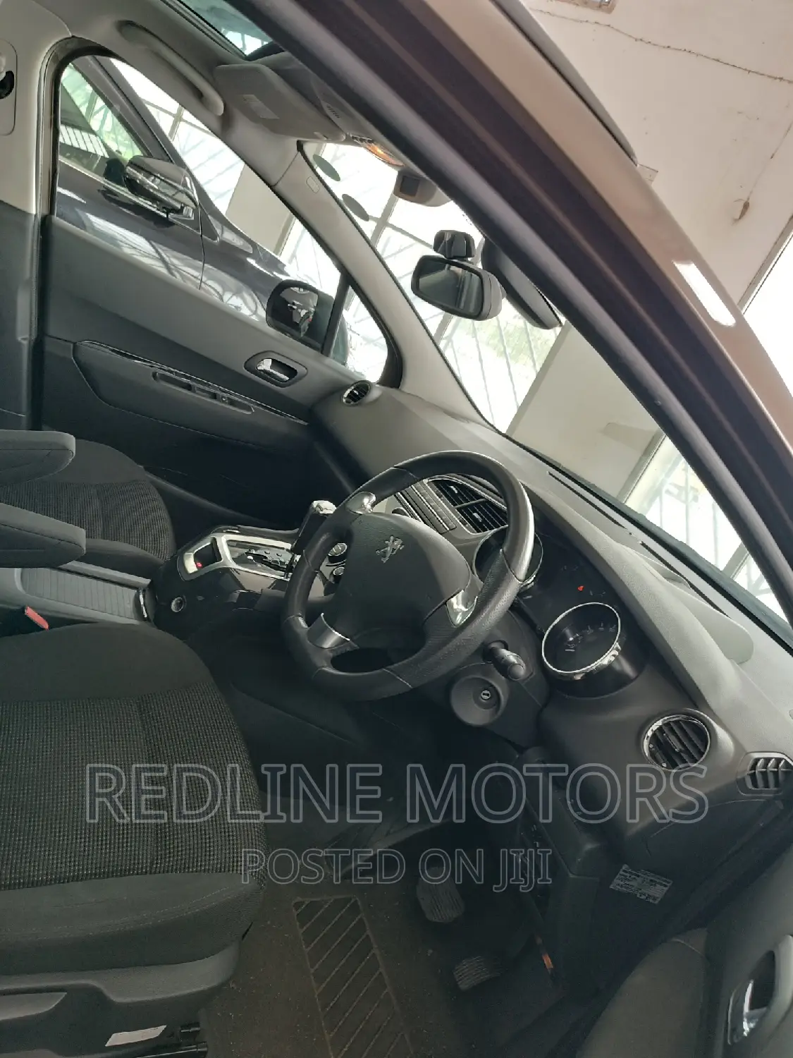 Peugeot 5008 1.2 PureTech Access 2016 Brown