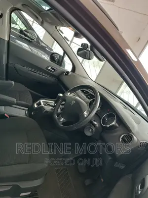Peugeot 5008 1.2 PureTech Access 2016 Brown