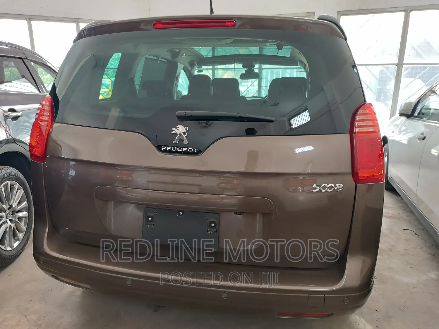 Peugeot 5008 1.2 PureTech Access 2016 Brown