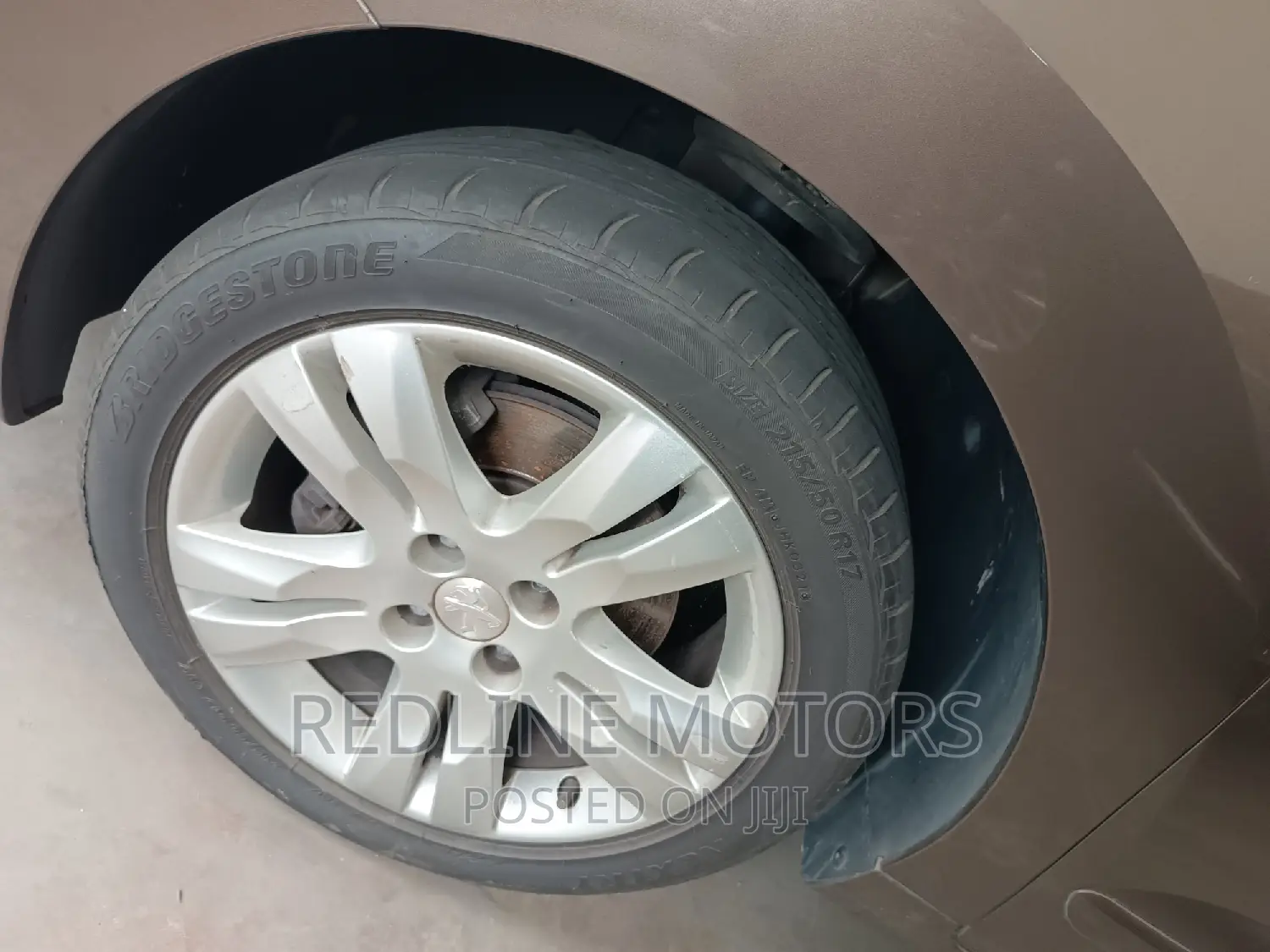 Peugeot 5008 1.2 PureTech Access 2016 Brown
