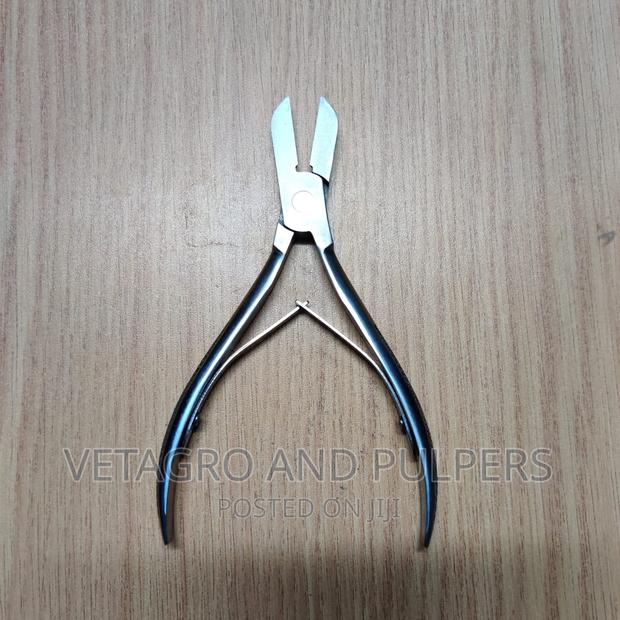 Pig Tooth Clippers - thumbnail 2