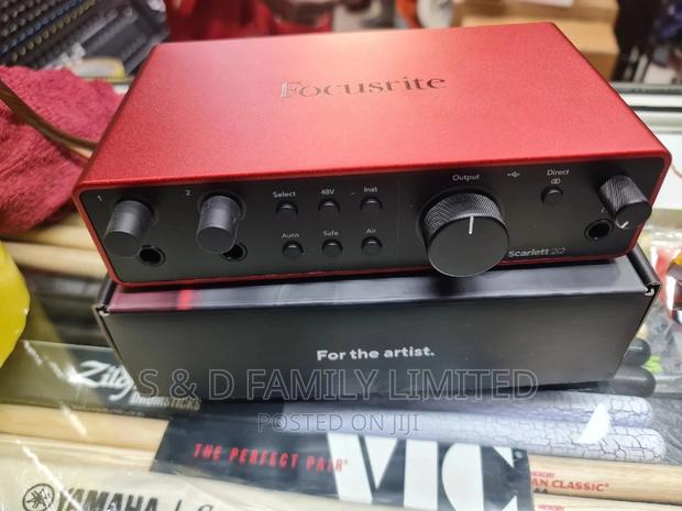 Focusrite Scarlett 2i2 4th Generation Soundcard - thumbnail 4