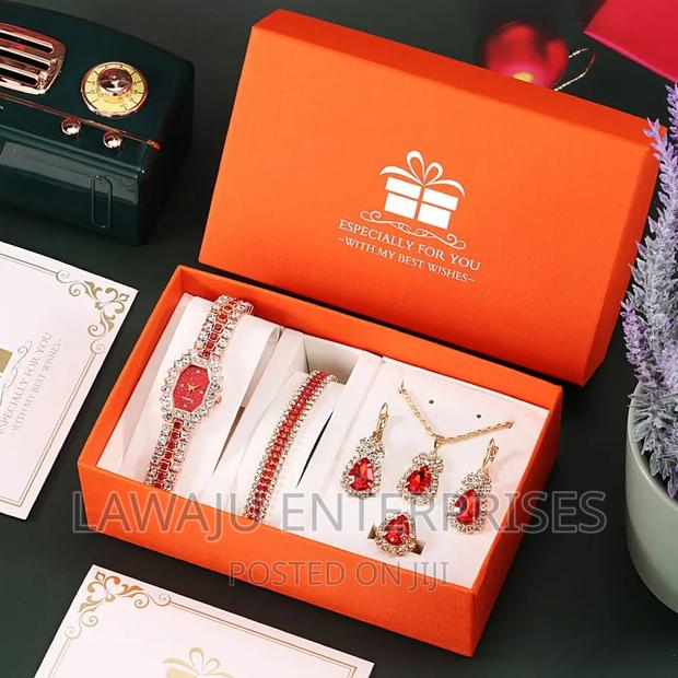 Red 5 in 1 Valentine's Gift Set - thumbnail 2