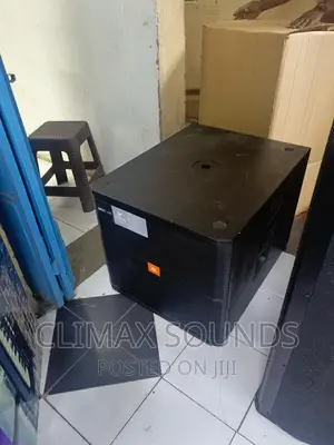 Base Speaker JBL Srx718