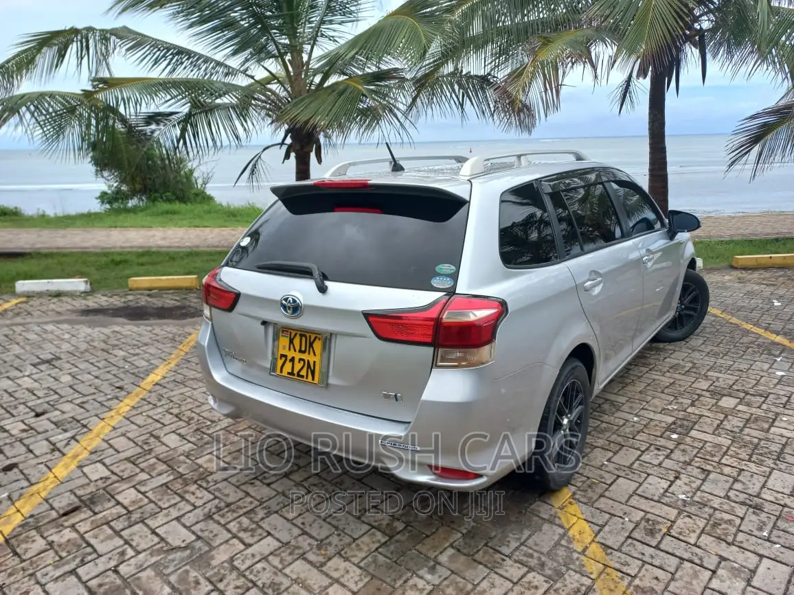 Toyota Corolla Fielder 2015 Silver