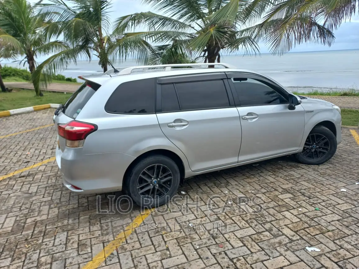 Toyota Corolla Fielder 2015 Silver
