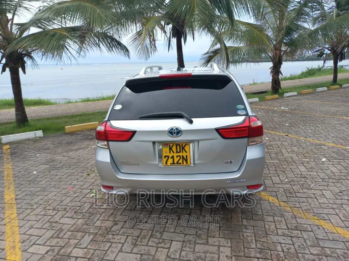 Toyota Corolla Fielder 2015 Silver