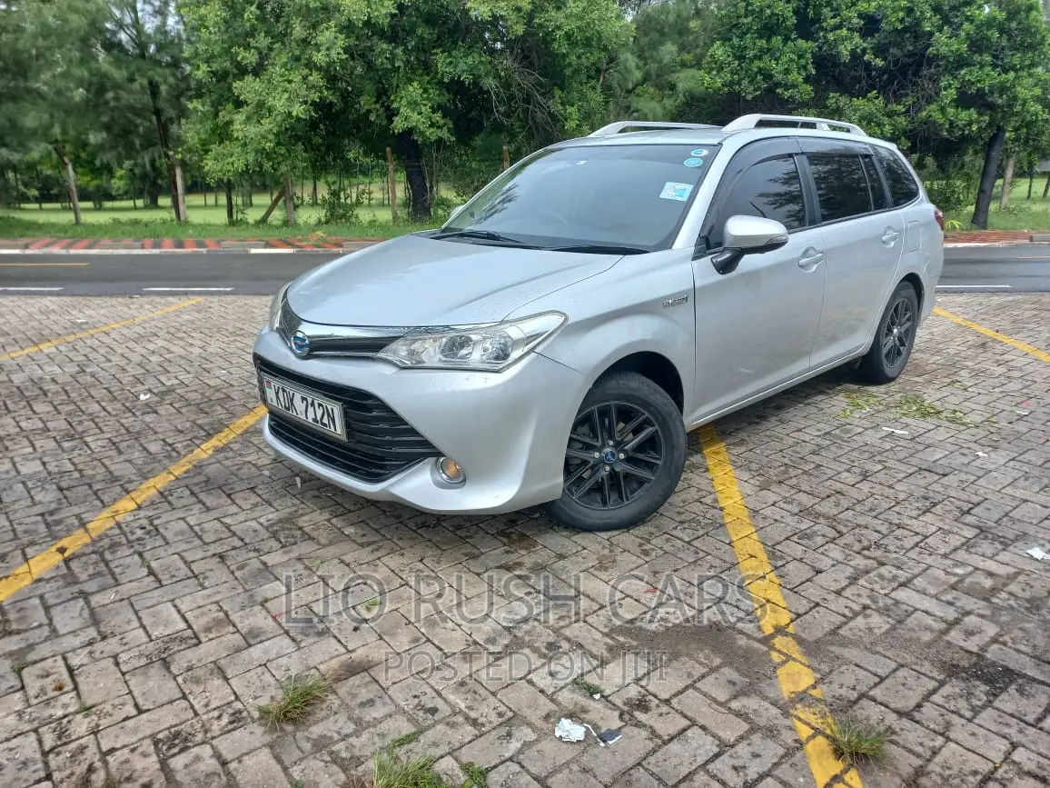 Toyota Corolla Fielder 2015 Silver