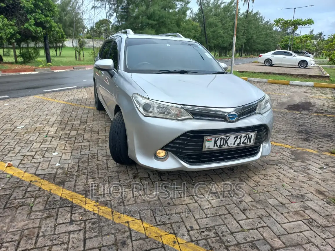 Toyota Corolla Fielder 2015 Silver