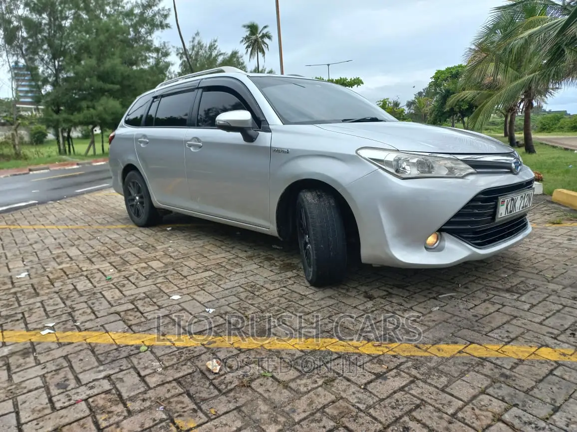 Toyota Corolla Fielder 2015 Silver