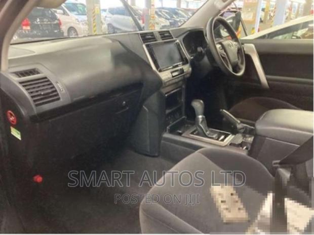 Toyota Land Cruiser Prado 2017 Black - thumbnail 3