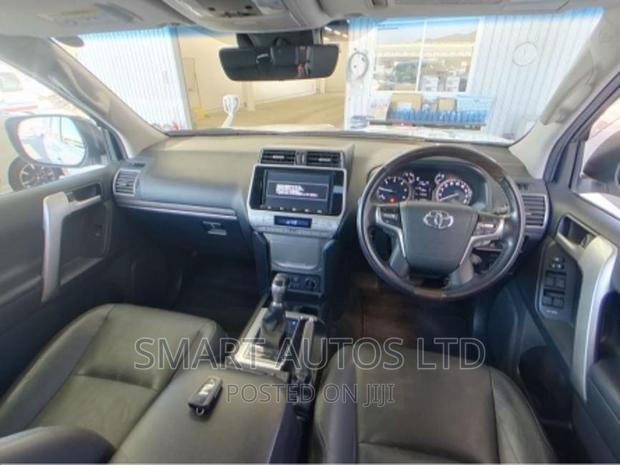 Toyota Land Cruiser Prado 2018 Pearl - thumbnail 2