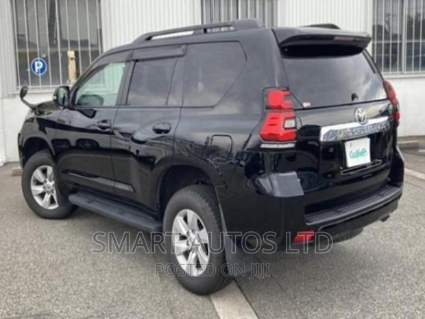 Toyota Land Cruiser Prado 2018 Black - thumbnail 2