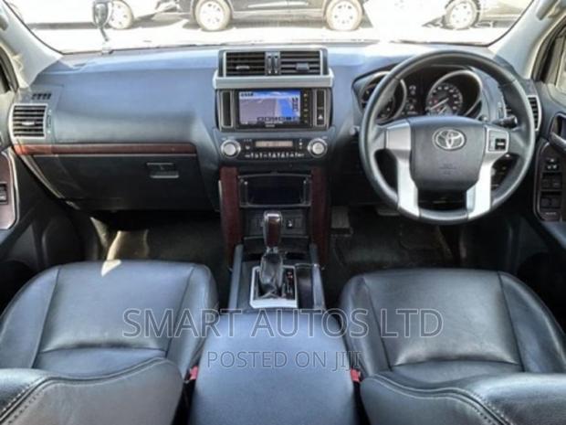 Toyota Land Cruiser Prado 2017 Black - thumbnail 21
