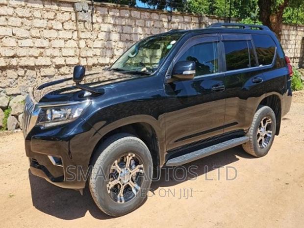 Toyota Land Cruiser Prado 2017 Black - thumbnail 2