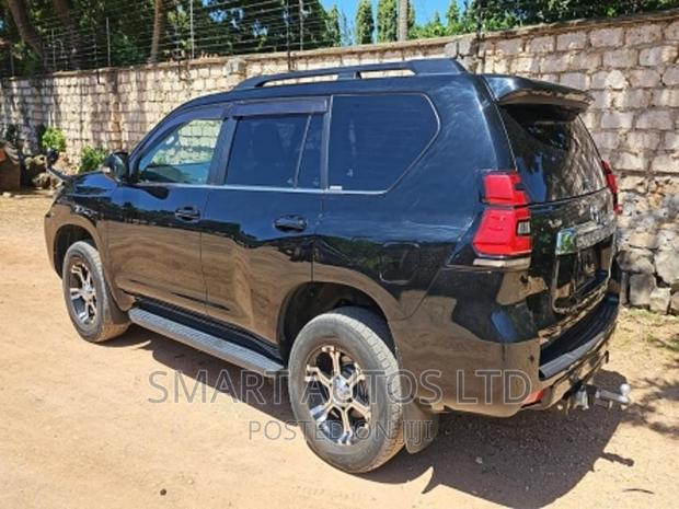 Toyota Land Cruiser Prado 2017 Black - thumbnail 3
