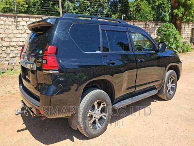 Toyota Land Cruiser Prado 2017 Black - thumbnail 6