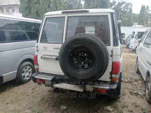 Toyota Land Cruiser 2016 White