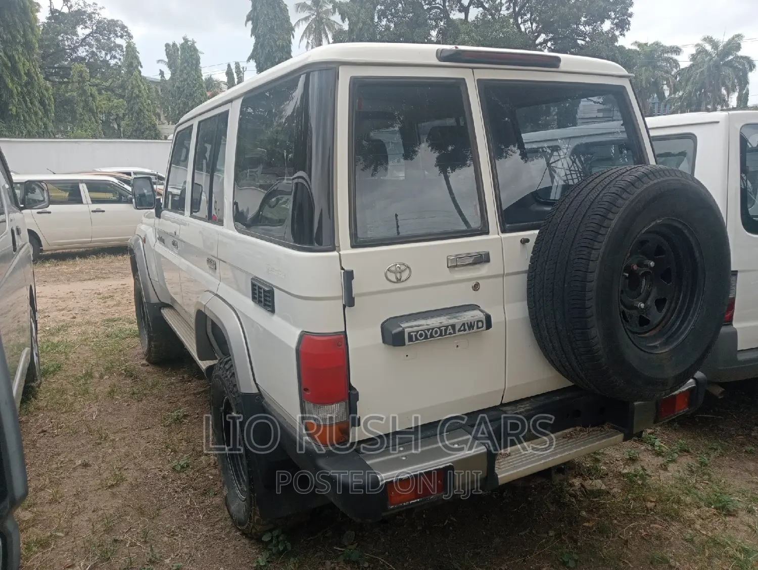 Toyota Land Cruiser 2016 White