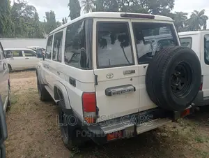 Toyota Land Cruiser 2016 White