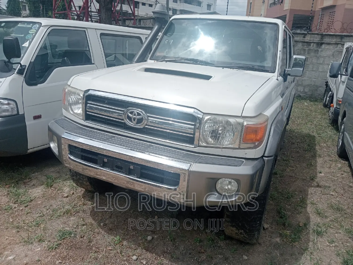 Toyota Land Cruiser 2016 White