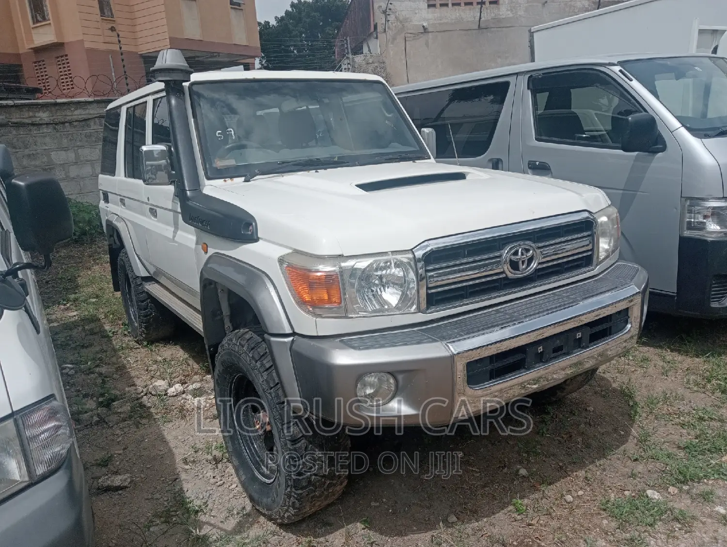 Toyota Land Cruiser 2016 White