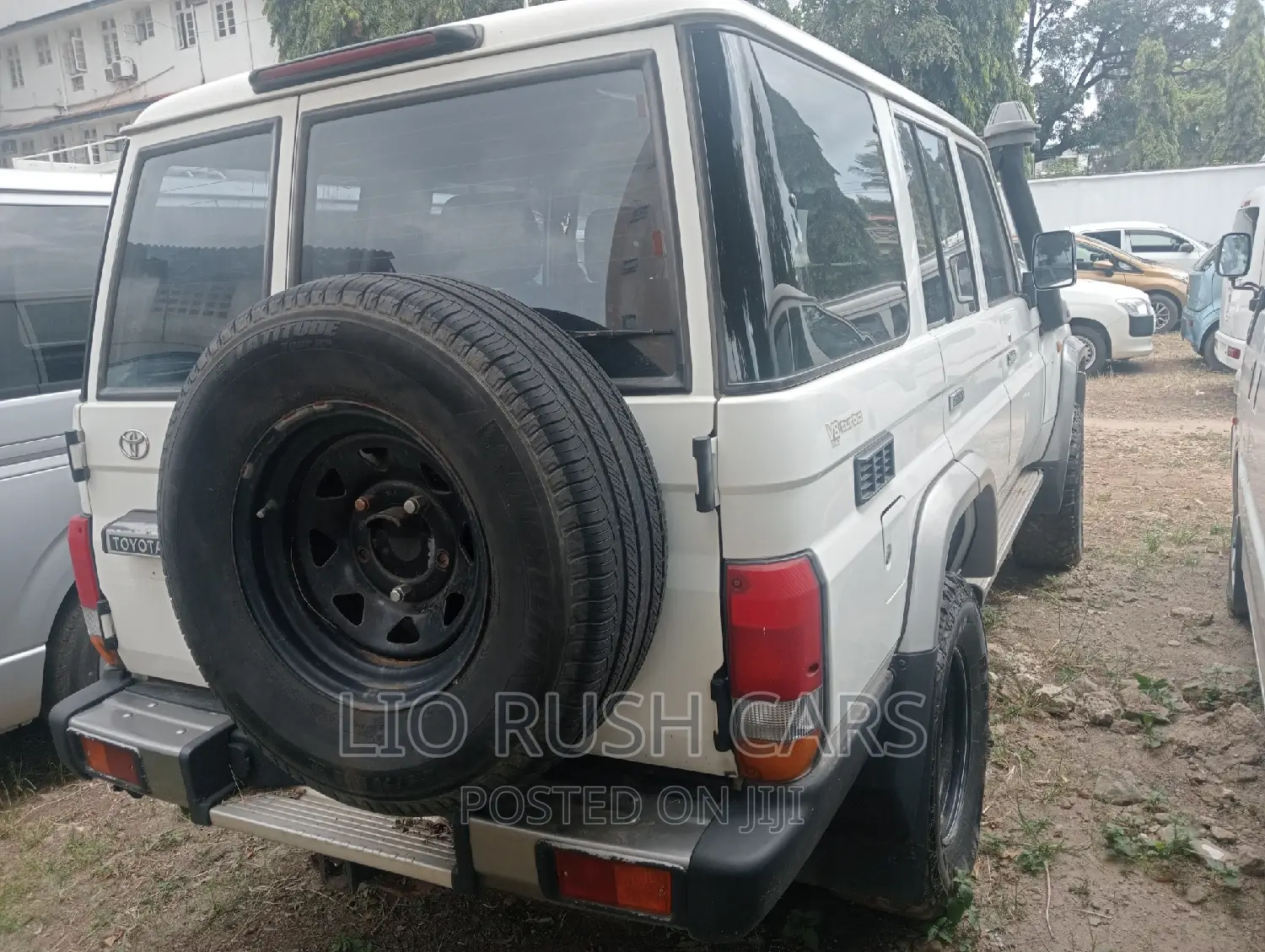Toyota Land Cruiser 2016 White