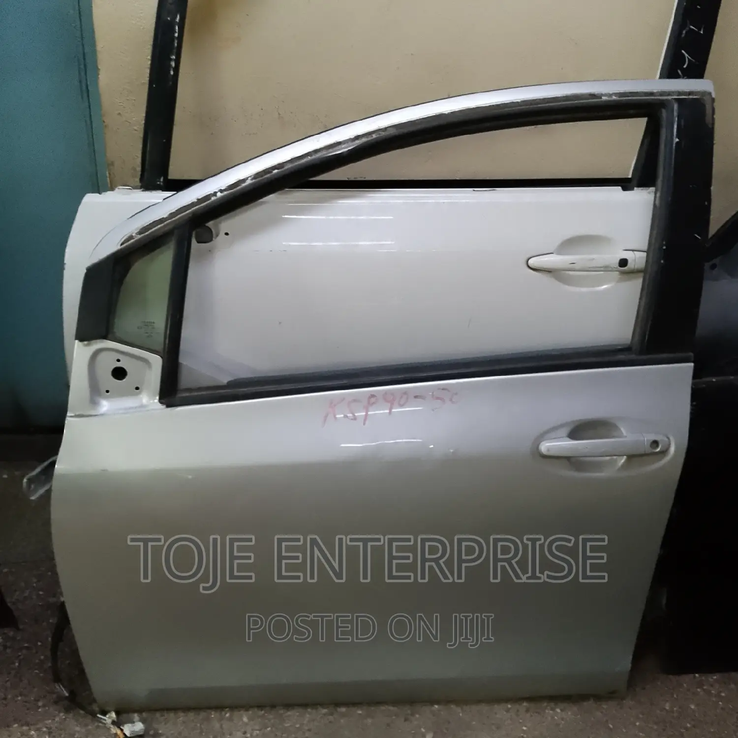Vitz 2009 Door