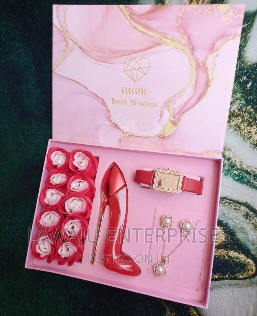 Moongrass Red Ladies Gift Set With Perfume