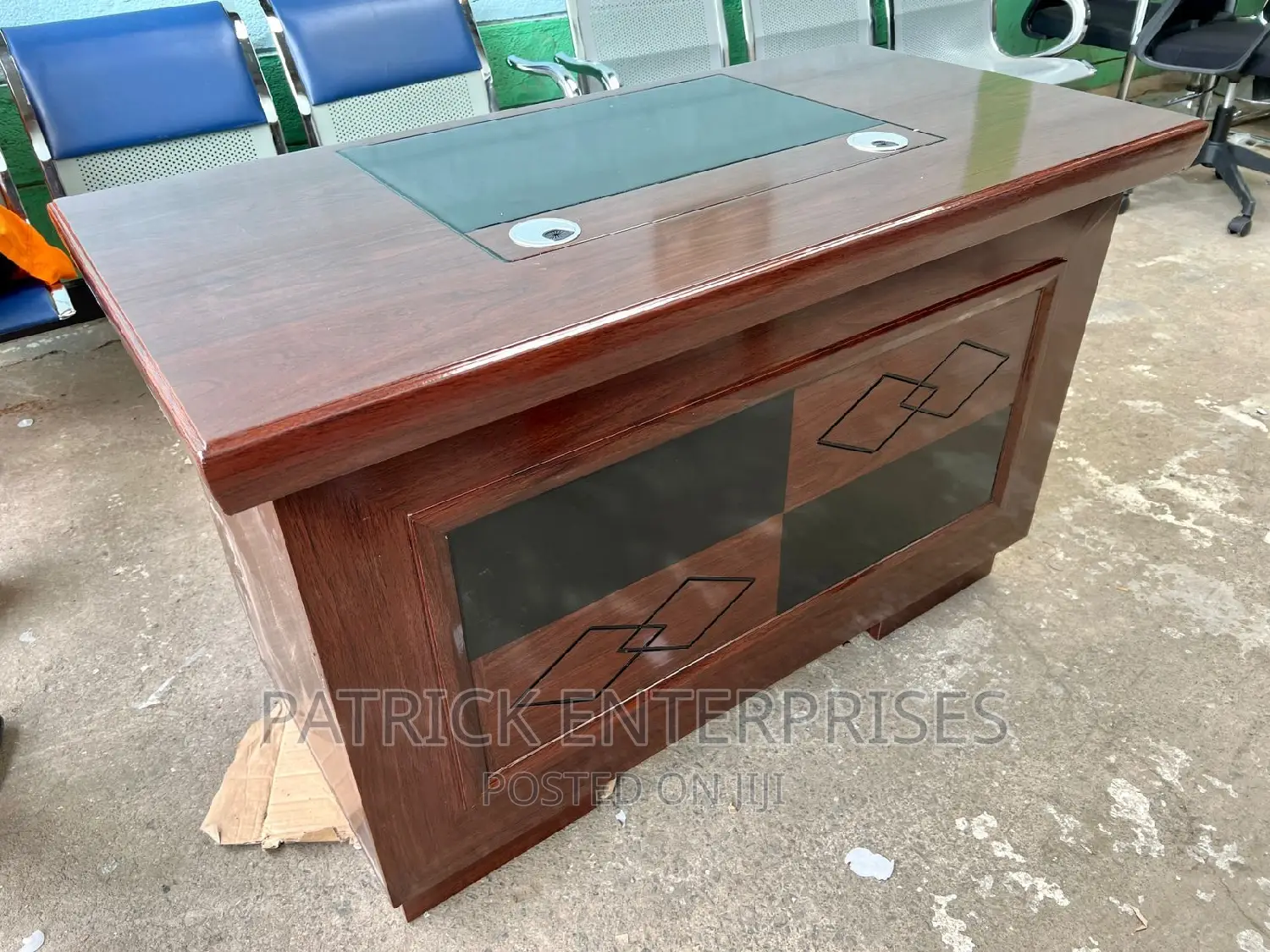 Executive Imported Morden Office Desk 1.4 MTRS