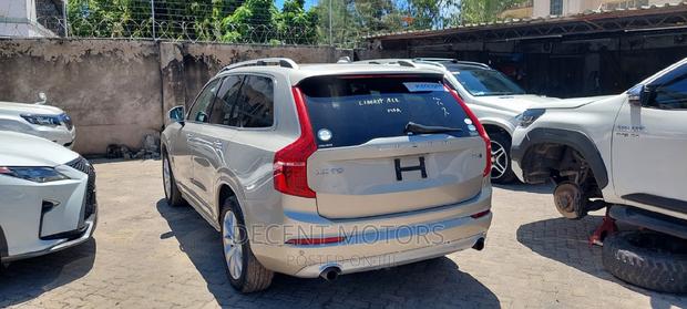 Volvo XC90 T6 Momentum AWD 2018 Silver - thumbnail 12
