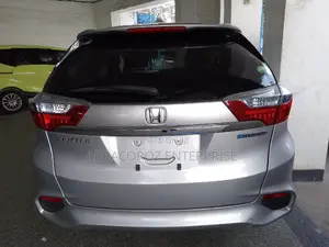 Honda Fit Shuttle 1.5 Hybrid 2WD 2016 Silver