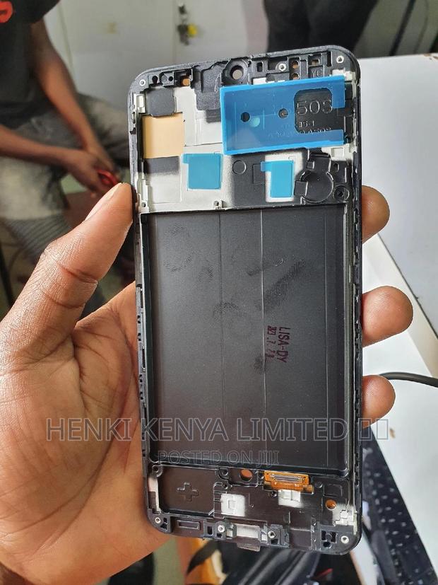 Original Samsung A30 Screen Replacement - thumbnail 2