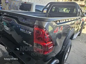 Toyota Hilux 2018 Gray