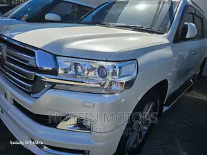 Toyota Land Cruiser 2017 Pearl
