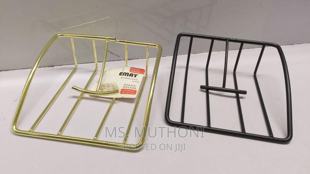 Simple Square Shape Metallic Serviet Holder Gold/Black - thumbnail 3