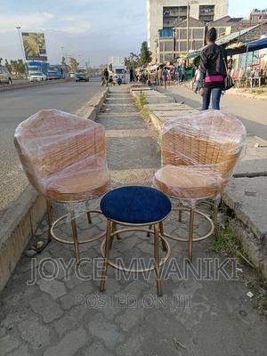 Manicure Seats and a Puff - thumbnail 2