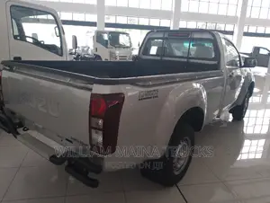 New Isuzu D-MAX 2024 Silver