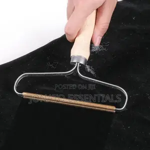 Mini Lint Remover With Wooden Handle