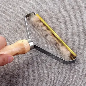 Mini Lint Remover With Wooden Handle