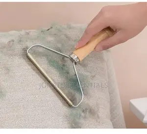 Mini Lint Remover With Wooden Handle