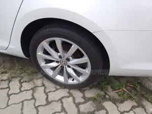 Volkswagen Golf 2016 Ivory