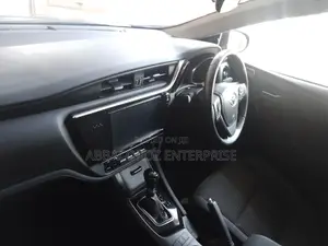 Toyota Auris 2017 Red