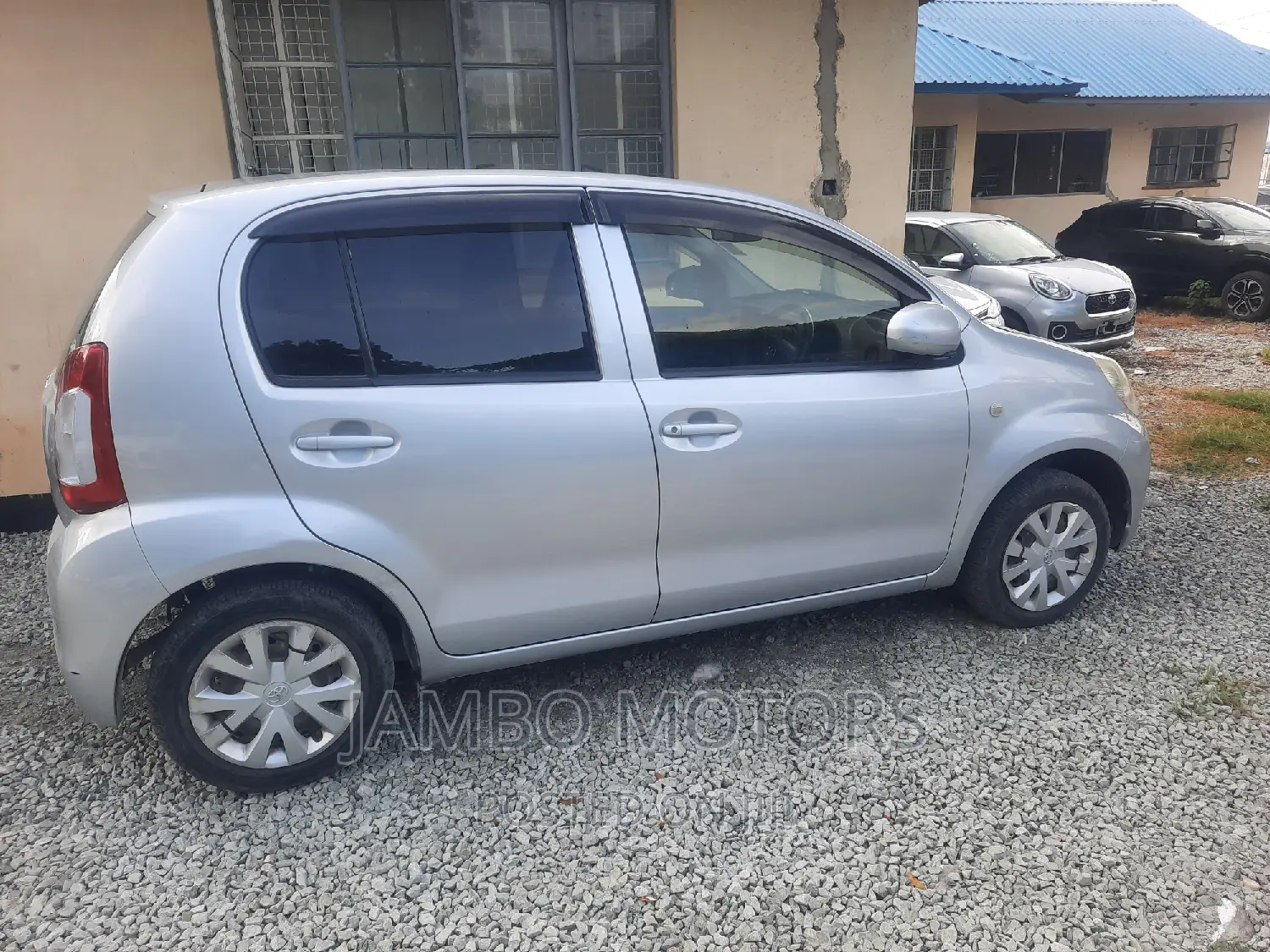 Toyota Passo 1.0 FWD 2015 Silver